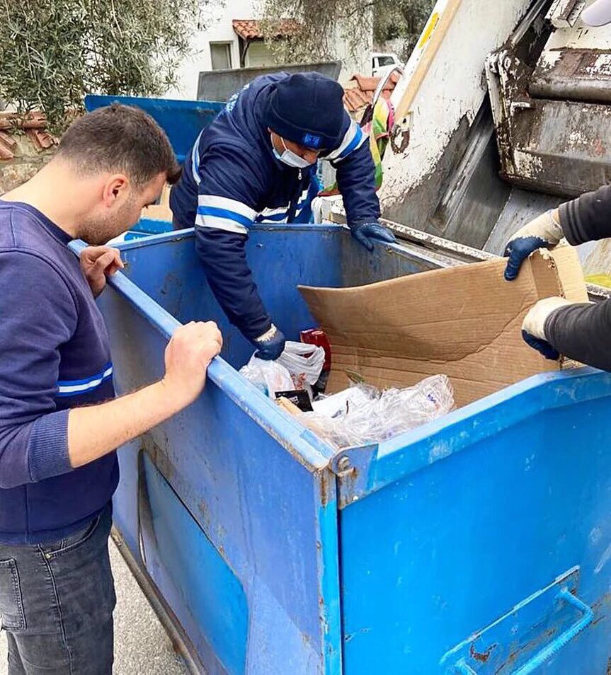 Bodrum’da çöp konteynerinde bulunan kedi ve yavruları korumaya alındı