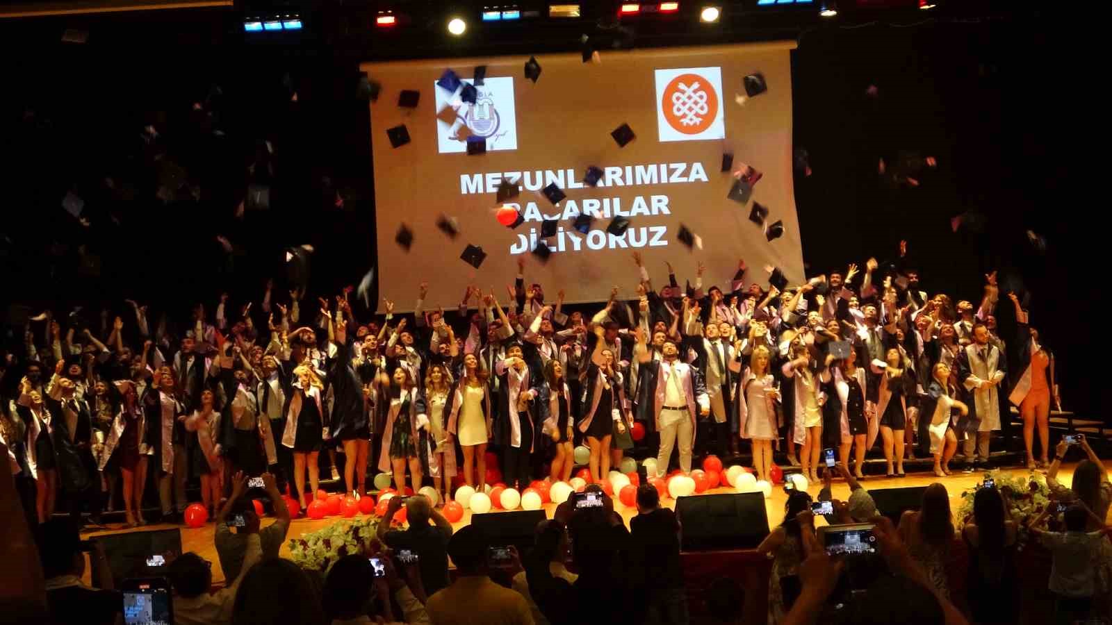 MSKÜ Tıp Fakültesi’nden 127 öğrenci mezun oldu
