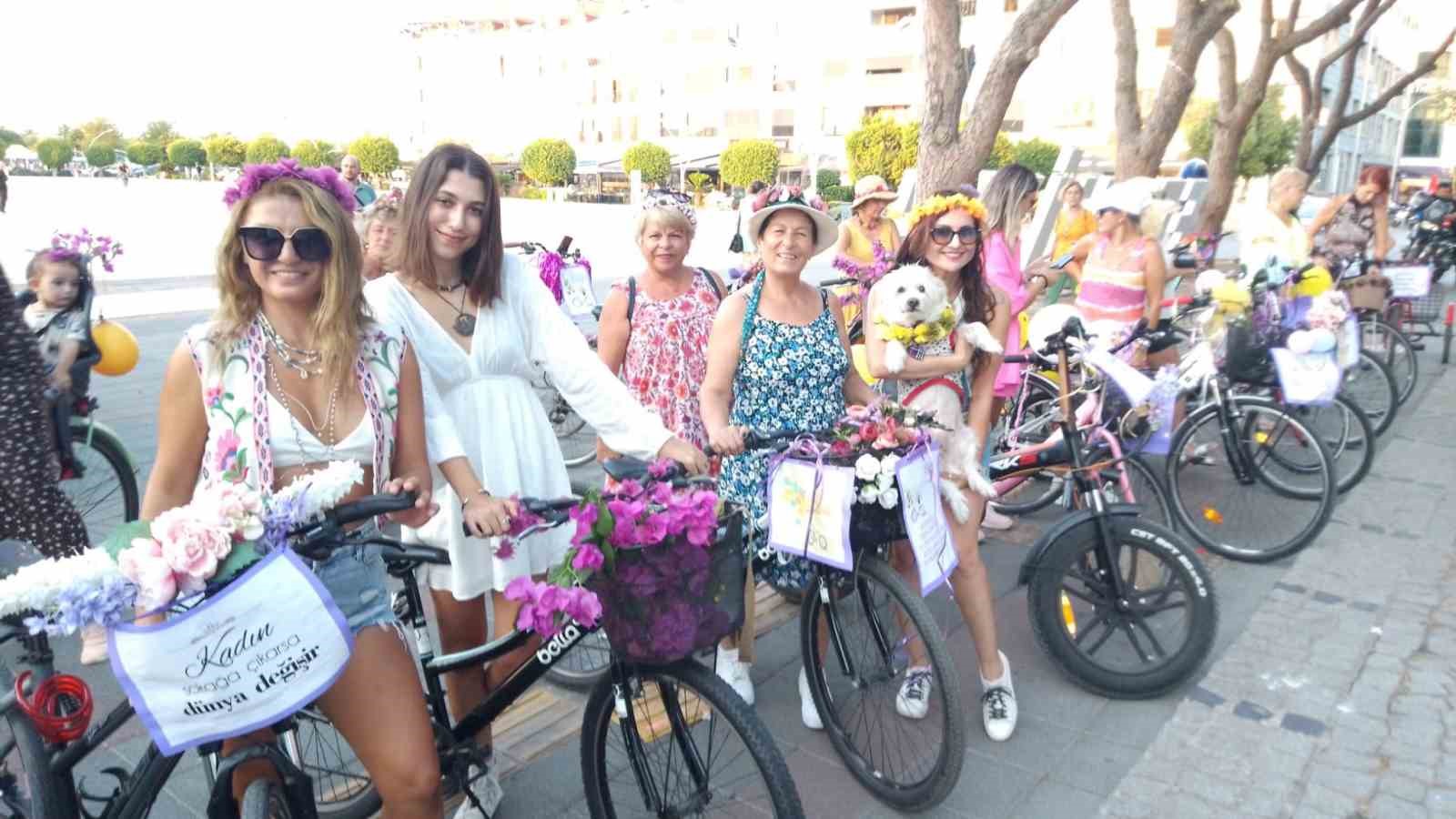 Fethiye’de “Süslü Kadınlar” bisiklet turu coşkusu