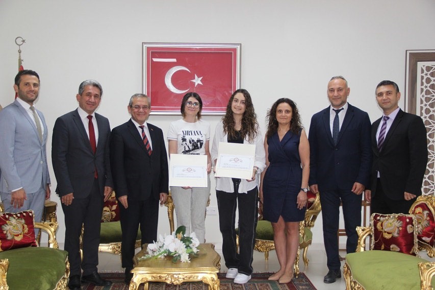 YKS 2023’te Türkiye derecesi yapan öğrenciler Kaymakam Eriş ile bir araya geldi