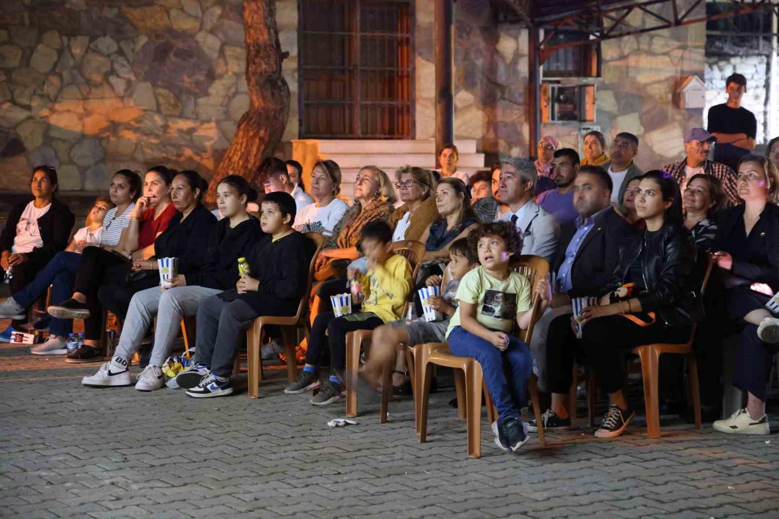 Başkan Oktay ’Veda’ filmini vatandaşlarla birlikte izledi