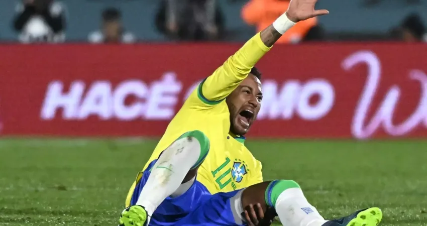 Neymar bir daha sahaya çıkamayabilir Yaz transfer döneminde Al Hilal’e imza atan Neymar, Uruguay –