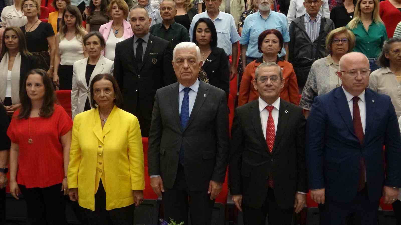 Türkiye’nin ilk kadın Valisi Aytaman ‘Cumhuriyet’e İz Bırakan Kadınlar’ seminerine katıldı