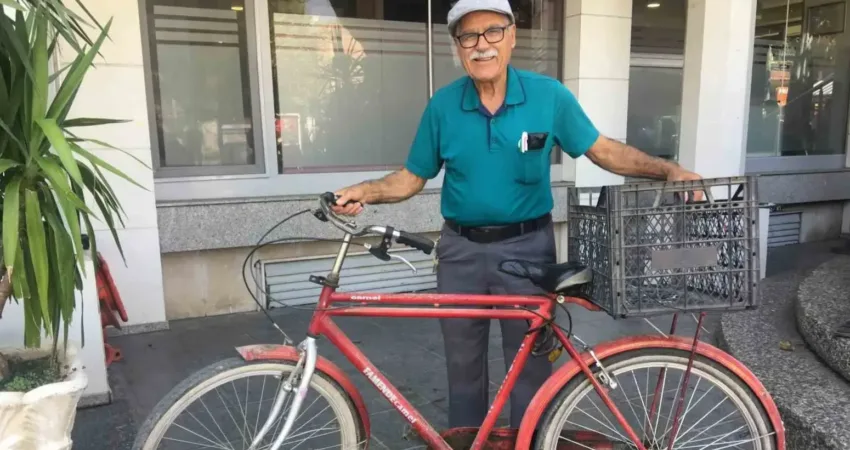 30 yıllık muhtar bisikletiyle vatandaşa derman oluyor Aydın’ın İncirliova ilçesine bağlı Atatürk Mahallesi’nde yaşayan Mukadder Yüksel, mahalle