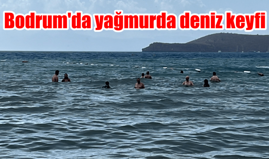 Muğla’nın Bodrum ilçesinde aniden bastıran yağmur denizin rengini değiştirdi. Yerli