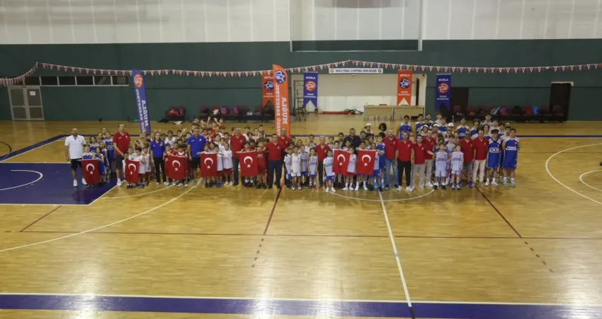 Muğla Türdü 100. Yıl Spor Kulübü gençler için basketbol fırsatı sunuyor Muğla Türdü 100. Yıl Okul Spor Kulübü, ilçede basketbol sporunu