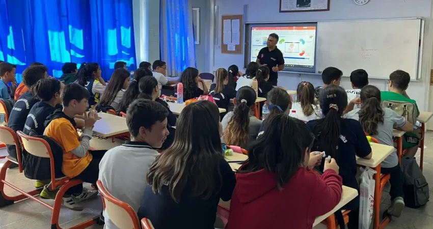 Muğla’da öğrenci ve öğretmenlere afet farkındalık eğitimi verildi AFAD Muğla eğitmenleri tarafından, Şehit İbrahim Karaoğlanoğlu İlkokulu öğretmen ve