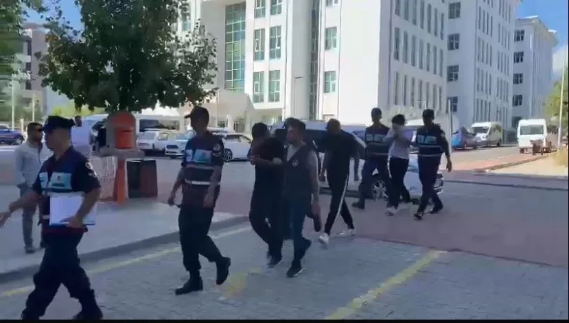 Denizli’nin Pamukkale ilçesinde bir haftada aynı bağa 2 kez girerek