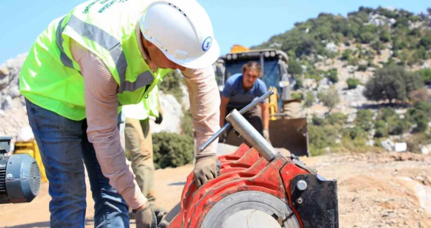 Bozburun Yarımadası içme suyu projesi devam ediyor Muğla Büyükşehir Belediyesi tarafından yapılan açıklamada, Marmaris Bozburun Yarımadası İçme