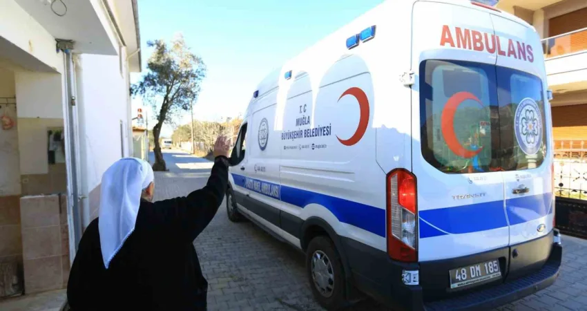 Muğla Büyükşehir Belediyesi 13 ilçede hasta nakil hizmeti ile vatandaşların