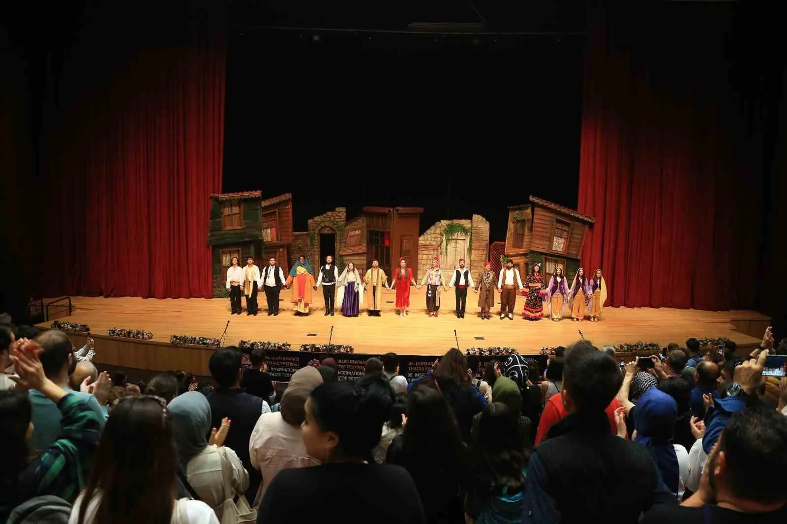 Denizli Büyükşehir Belediyesinin bu yıl 36.’sını düzenleyeceği Uluslararası Tiyatro Festivali’nde