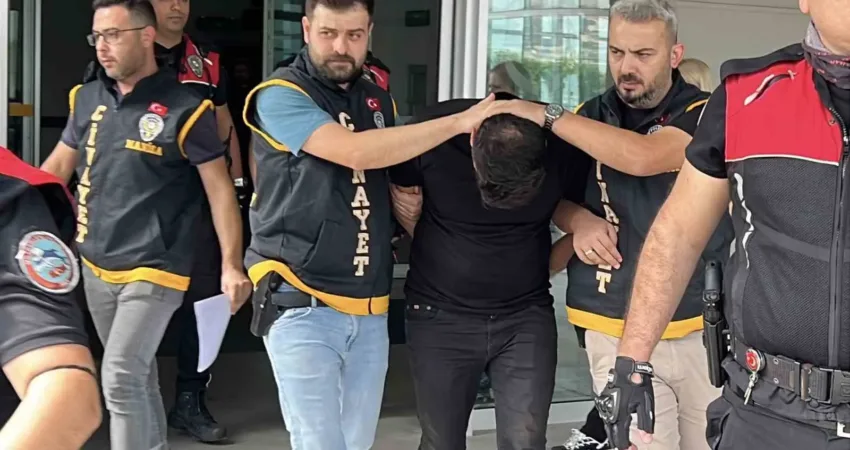 Eşini boğarak öldüren adam mahkemeye sevk edildi Manisa’nın Yunusemre ilçesinde boşanma aşamasındaki 2 çocuğunun annesi eşini elleriyle
