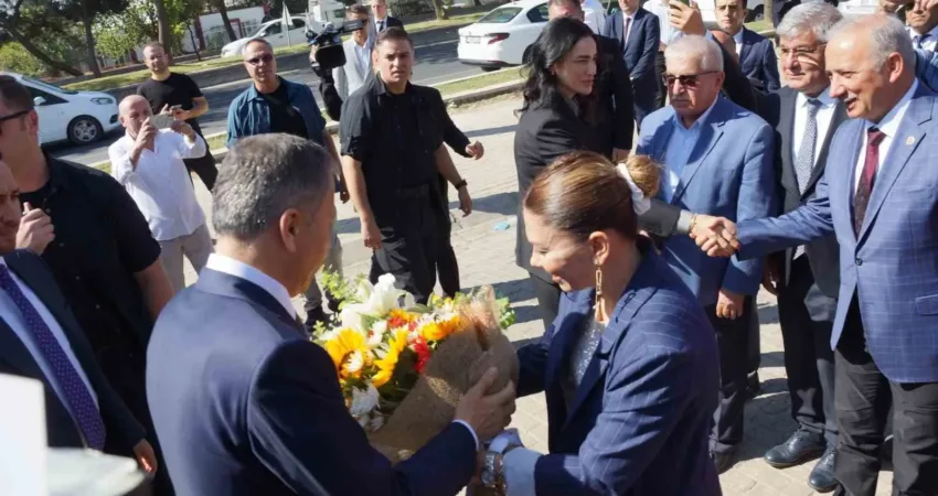 İçişleri Bakanı Yerlikaya Aydın’da İçişleri Bakanı Ali Yerlikaya, “Türkiye Yüzyılı Buluşmaları” programına katılmak üzere