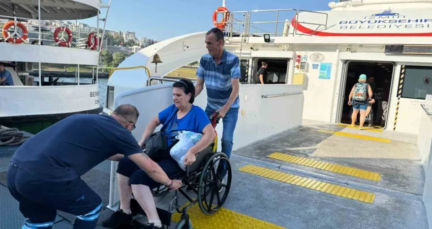 İZDENİZ’in engelleri aşan seferleri büyük ilgi gördü İzmir Büyükşehir Belediyesi’nin engelli yurttaşları denizle buluşturmak amacıyla Mordoğan ve