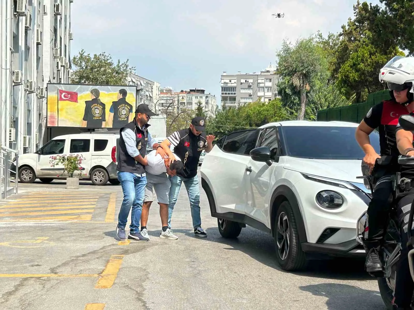 İzmir’in Torbalı ilçesinde taksi şoförünü öldürüp gasbettikten sonra bir market