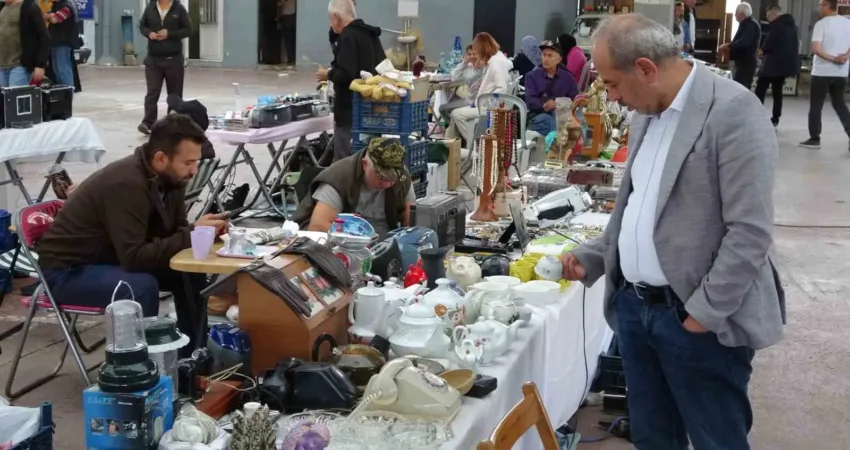 Kütahya’da 20’nci defa açılan Antika Pazarı’nı yaklaşık 250 bin kişi ziyaret etti Kütahya’da 20’nci defa açılan Antika Pazarı’nı yaklaşık 250 bin kişinin