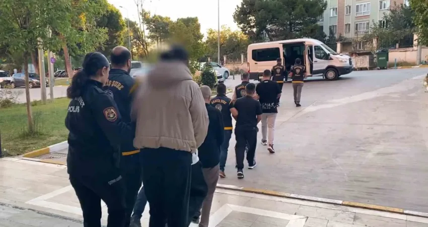 Manisa’nın Soma ilçesinde vatandaşları tehditle haksız kazanç elde ettikleri tespit