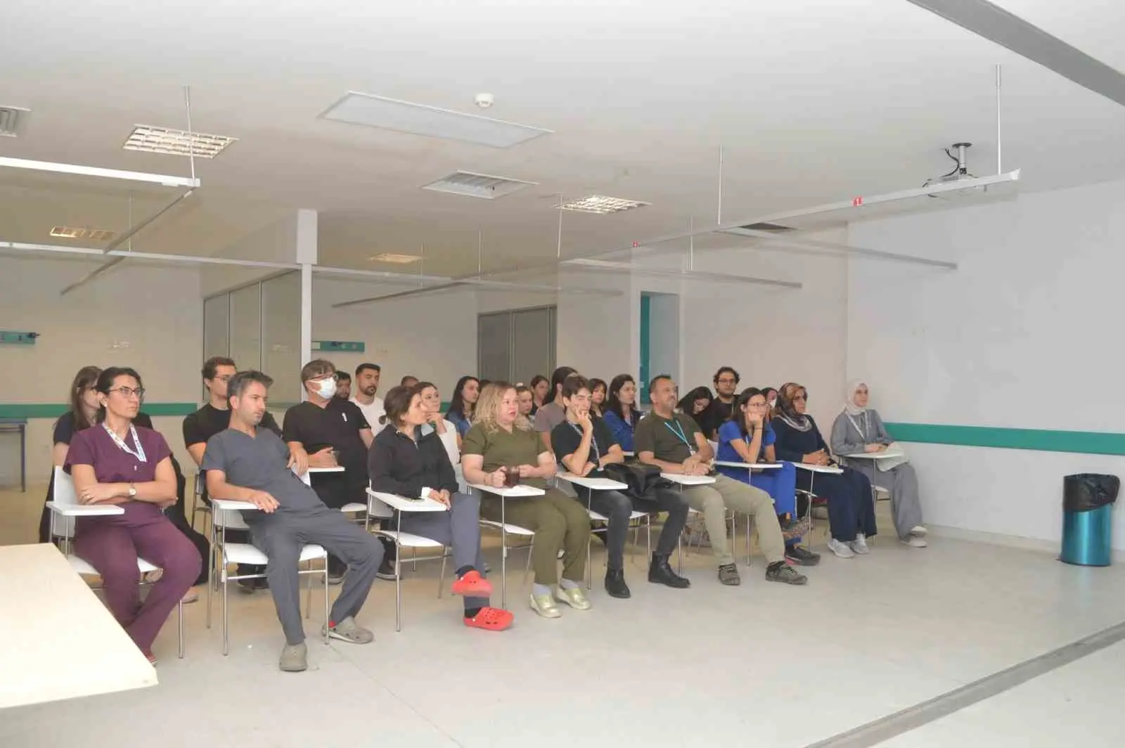 Muğla Eğitim ve Araştırma Hastanesi (MEAH) Çocuk Acil Servisi çalışanlarına