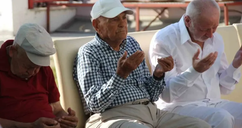 Muğla İl Müftüsü Çapçı, huzurevi sakinleri ile Mevlid-i Nebi haftası dolayısıyla buluştu Muğla İl Müftüsü Yaşar Çapçı, Mevlid-i Nebi Haftası münasebetiyle Muğla