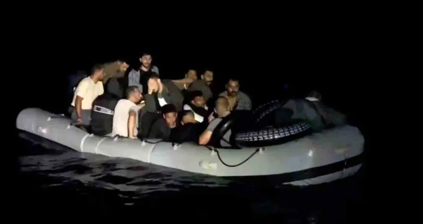 Namlıalan koyunda kaçmak için tekne bekleyen 19 düzensiz göçmen yakalandı Marmaris Namlıalan koyunda yasa dtışı yollardan tekne ile kaçma hazırlığında