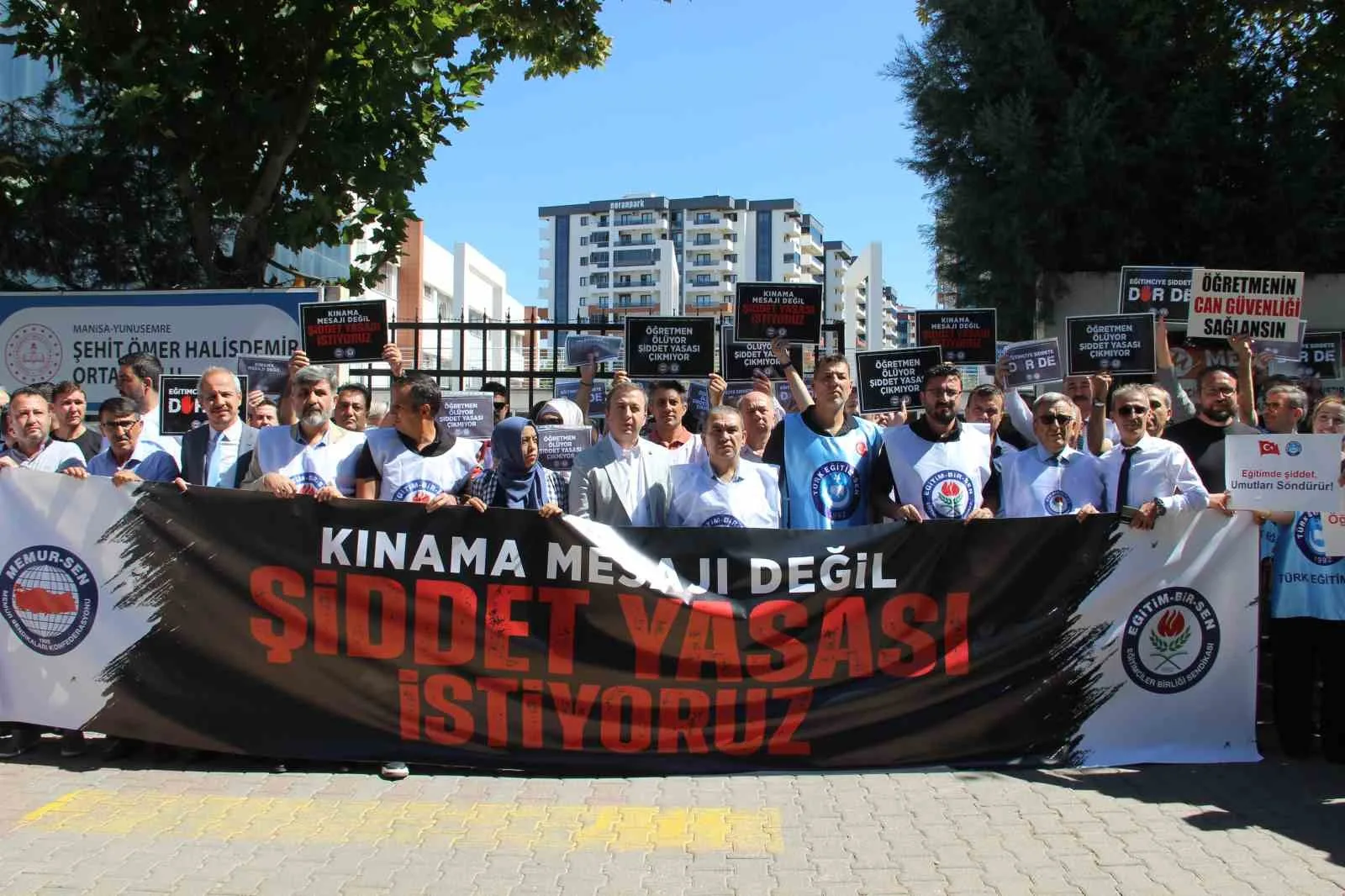 Manisa’da 11 Eylül tarihinde bir velinin okul müdürüne karşı silahlı