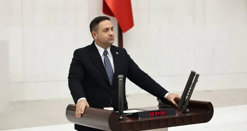 CHP Milletvekili Umut Akdoğan: “ 600 milletvekili burada ne iş yapıyoruz?” TBMM Genel Kurulunda konuşan CHP Ankara Milletvekili Umut Akdoğan, son