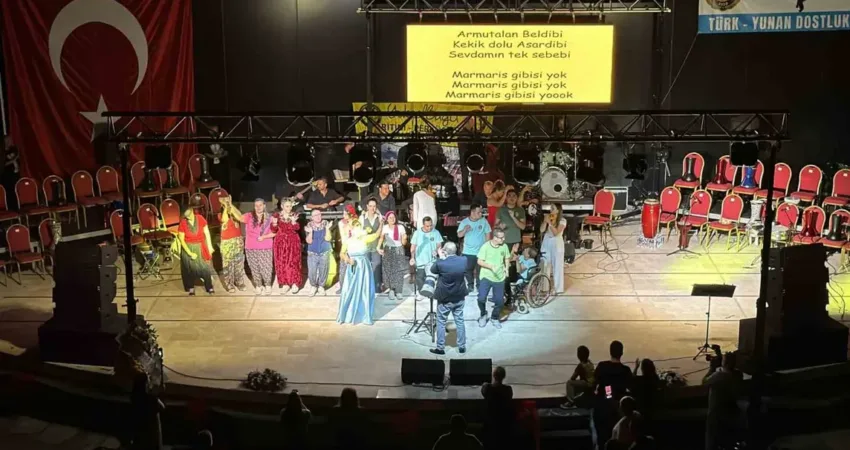 Muğla’nın Marmaris ilçesinde özel çocukların verdiği konser ilgiyle izlendi. Marmaris