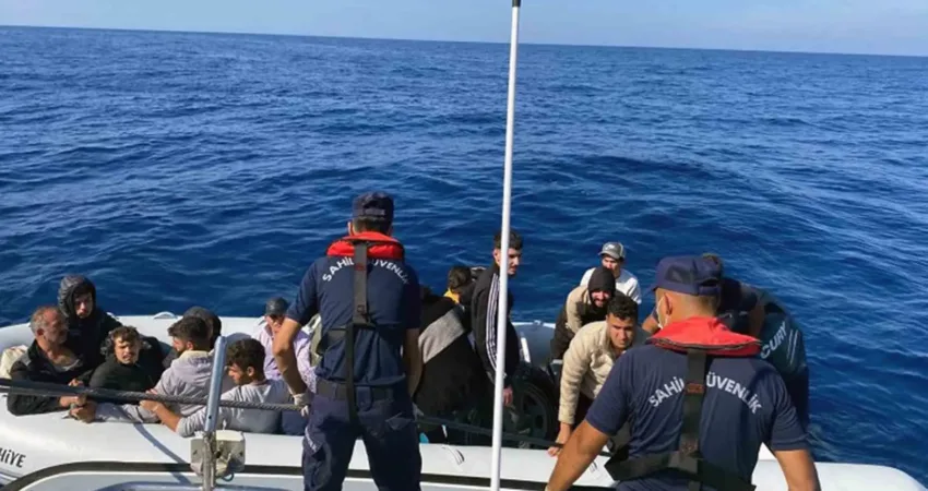 Muğla’nın Fethiye Dalaman ilçesi açıklarında motor aızası yapan lastik bot