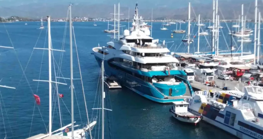 Dünyanın en büyük yatları arasında gösterilen ‘Sunrays’ yakıt ikmali için