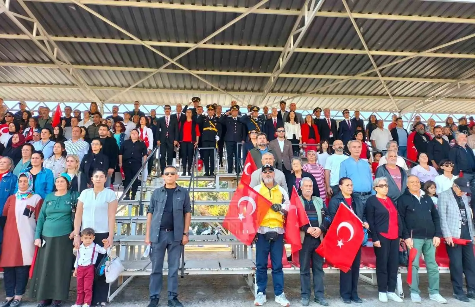 Muğla’nın Köyceğiz ilçesinde cumhuriyetin 101. yılı coşkuyla kutlandı. Cumhuriyet Bayramı