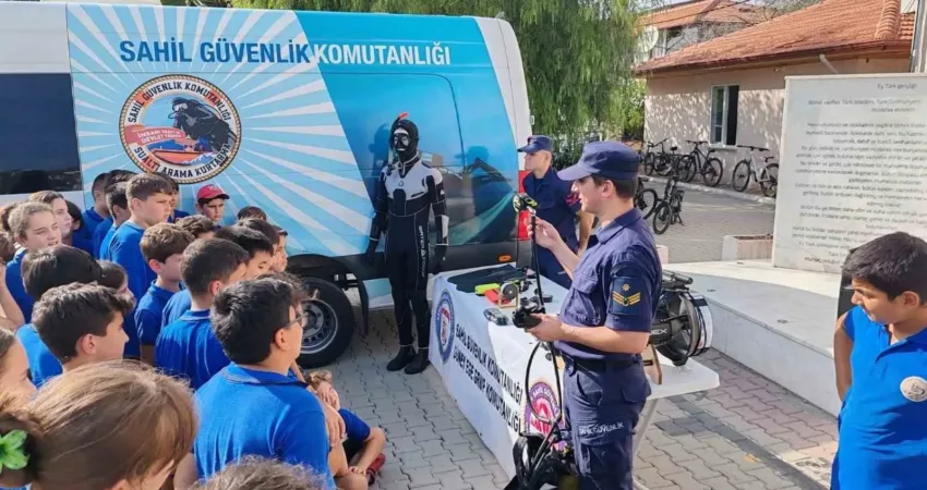 Muğla’nın Köyceğiz ilçesinde Yunus Emre Ortaokulu öğrencilerine Sahil Güvenlik Komutanlığı