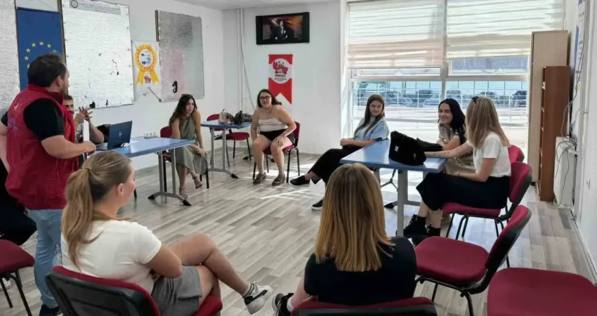 Muğla’da gençlerin kişisel ve sosyal gelişimi destekleniyor Muğla’da faaliyet gösteren Yaygın Eğitim ve Gençlik Çalışmaları Derneği (YENGEÇDER),