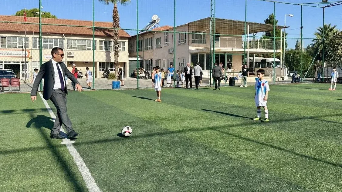 29 Ekim Cumhuriyet Bayramı kutalmaları kapsamında Ortaca’da Ortaokullar arası futbol