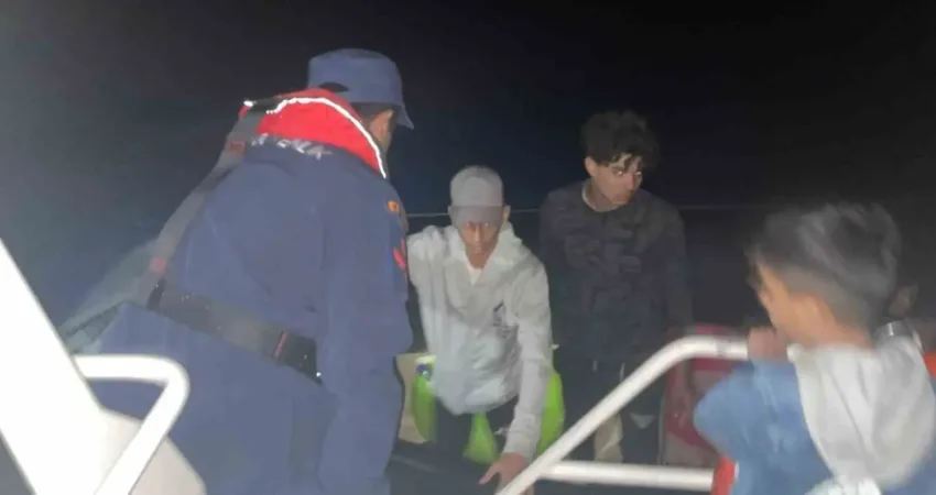 Radarla tespit edilen düzensiz göçmenler yakalandı Muğla’nın Bodrum ilçesi açıklarında radarla tespit edilen 20’si çocuk 37