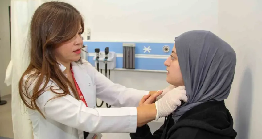 Türkiye’de ilk kez 14 yaşındaki bir çocuk hastanın troid ameliyatında