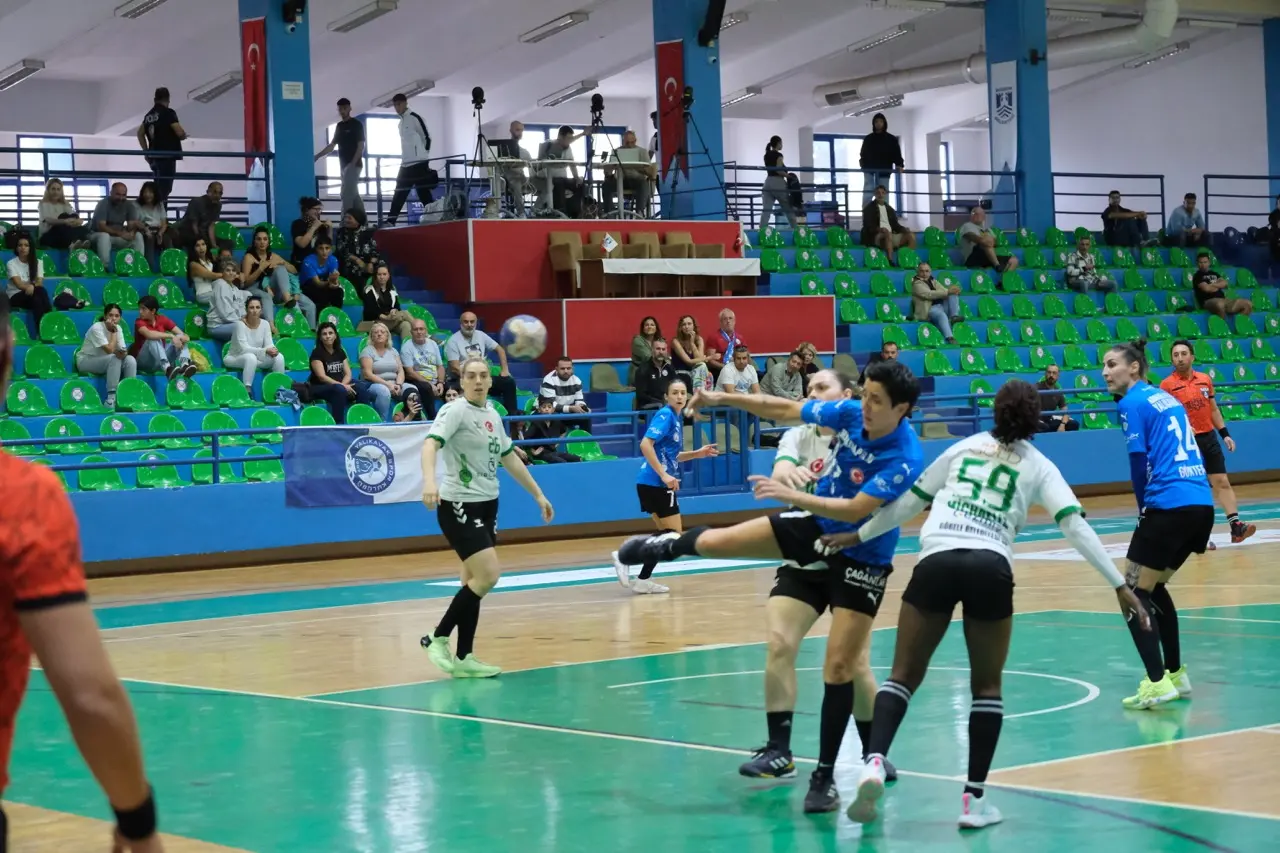 Kadınlar Süper Lig’in 6. hafta mücadelesinde, Armada Praxis Yalıkavak Spor