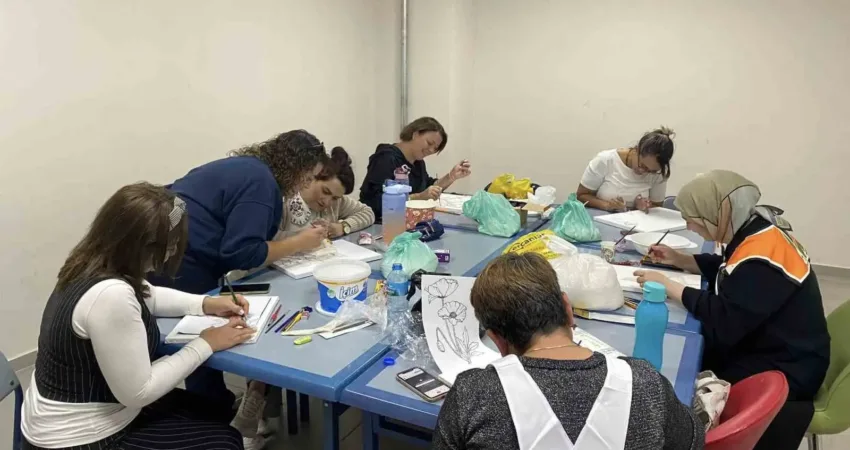 Yatağan Gençlik Merkezi’nin el sanatları kursu, kadınlara sanatsal becerilerini geliştirme