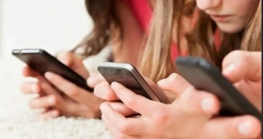 Avusturalya 16 yaşın altındakilere sosyal medya yasağı getiren ilk ülke oldu Avusturalya'da 16 yaşından küçük çocuklara sosyal medya yasağını öngören yasa