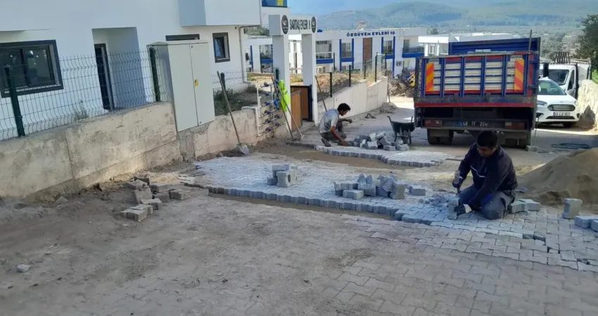 Bodrum Belediyesi Fen İşleri Müdürlüğü ekipleri, ilçe genelindeki cadde ve