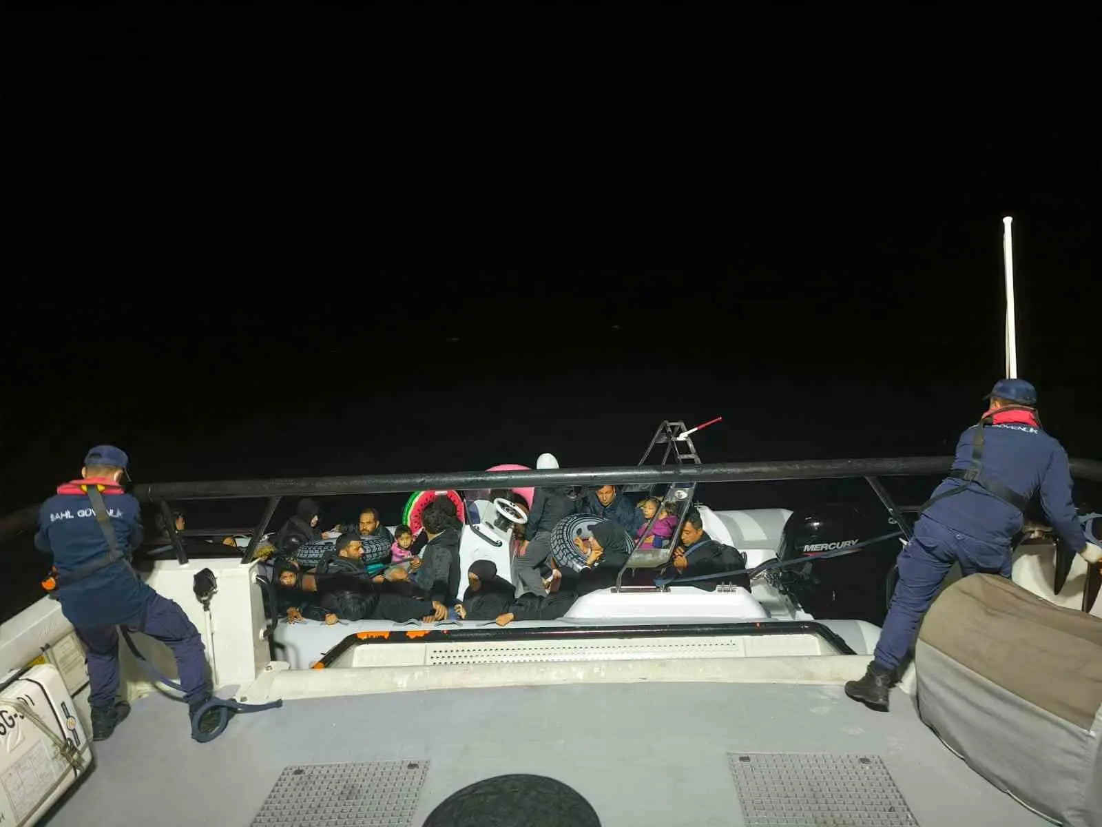 Muğla’nın Bodrum ilçesi açıklarında 31 düzensiz göçmen yakalandı. Olayda 1