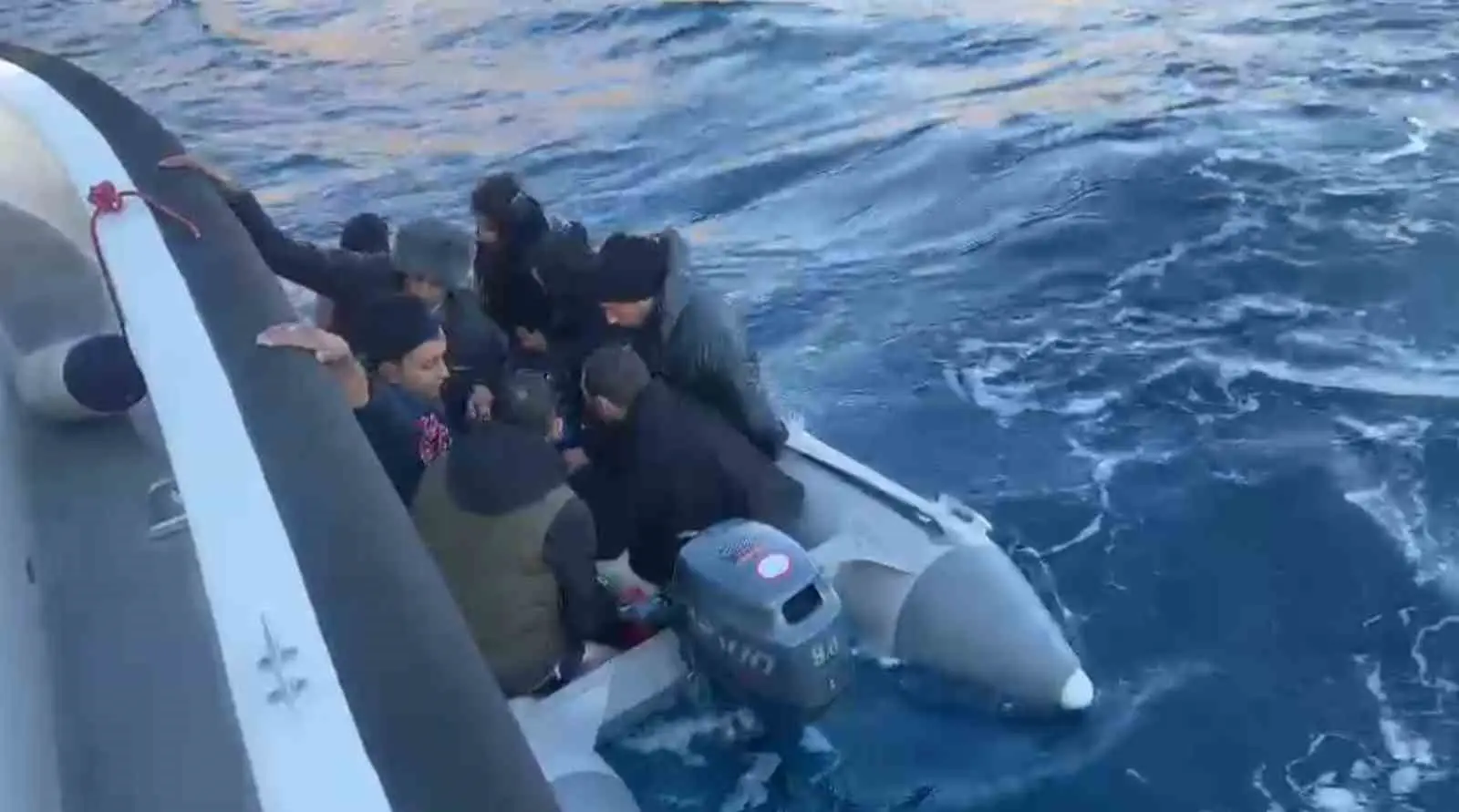 Muğla’nın Bodrum ilçesi açıklarında 9 düzensiz göçmen yakalandı.