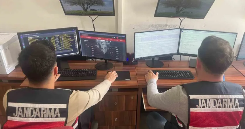 İnternette suç içerikli paylaşımlar yapan 30 şüpheliye işlem yapıldı Aydın’da jandarma ekiplerince yapılan 10 günlük çalışmalarda, sosyal medya platformlarında