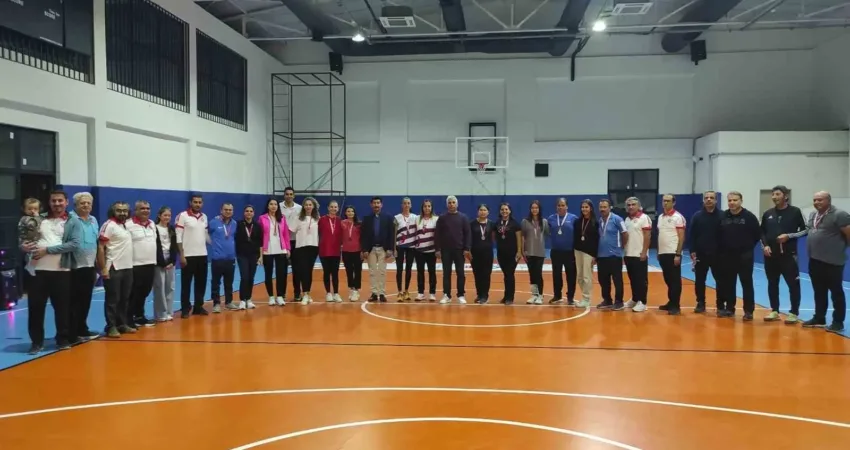 Muğla’nın Köyceğiz ilçesinde düzenlenen Floor Curling Turnuvası ödül töreni ile