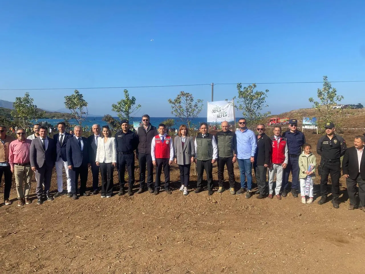 Muğla’nın Marmaris ilçesinde 11 bin fidan toprakla buluştu. Büyük orman