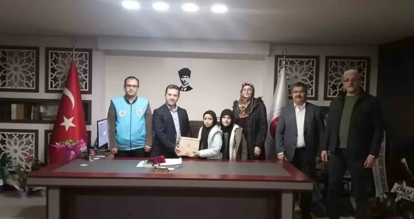 Mehmet Akif Ersoy Ortaokulu’ndan Filistin’e destek Muğla’nın Fethiye ilçesindeki Mehmet Akif Ersoy Ortaokulu öğrenci ve velileri