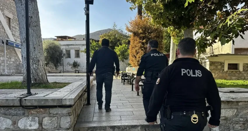 Milas’ta dilencilere yönelik denetim Milas İlçe Emniyet Müdürlüğü ekipleri, ilçede dilencilikle mücadele kapsamında kapsamlı