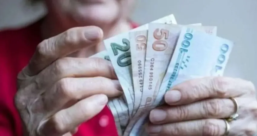 2025 en düşük emekli maaşı için nefesler tutuldu! İşte olası rakamlar 2025 yılı için asgari ücretin 22 bin 104 TL olarak