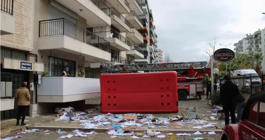 Aydın’ın Efeler ilçesinde sinir krizi geçiren kadın evinde bulunan eşyaları