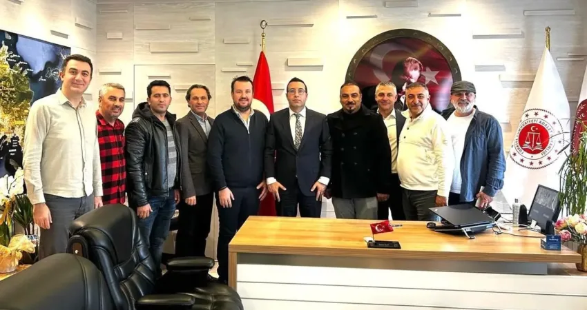 BGC heyeti Bodrum Cumhuriyet Başsavcısı İşlek’le bir araya geldi Bodrum Gazeteciler Cemiyeti (BGC) heyeti, Bodrum Cumhuriyet Başsavcılığı görevine atanan