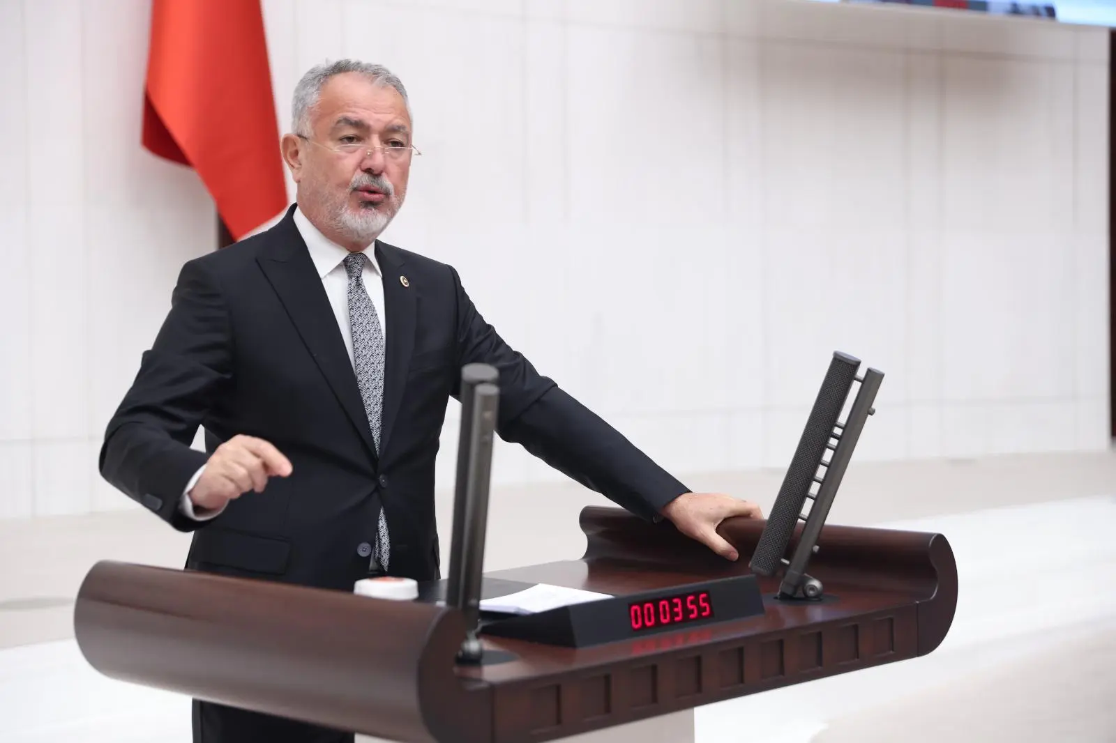 İstanbul’da 22 kişinin hayatını kaybetmesinin ardından CHP Meclis’e ‘alkol kaçakçılığının